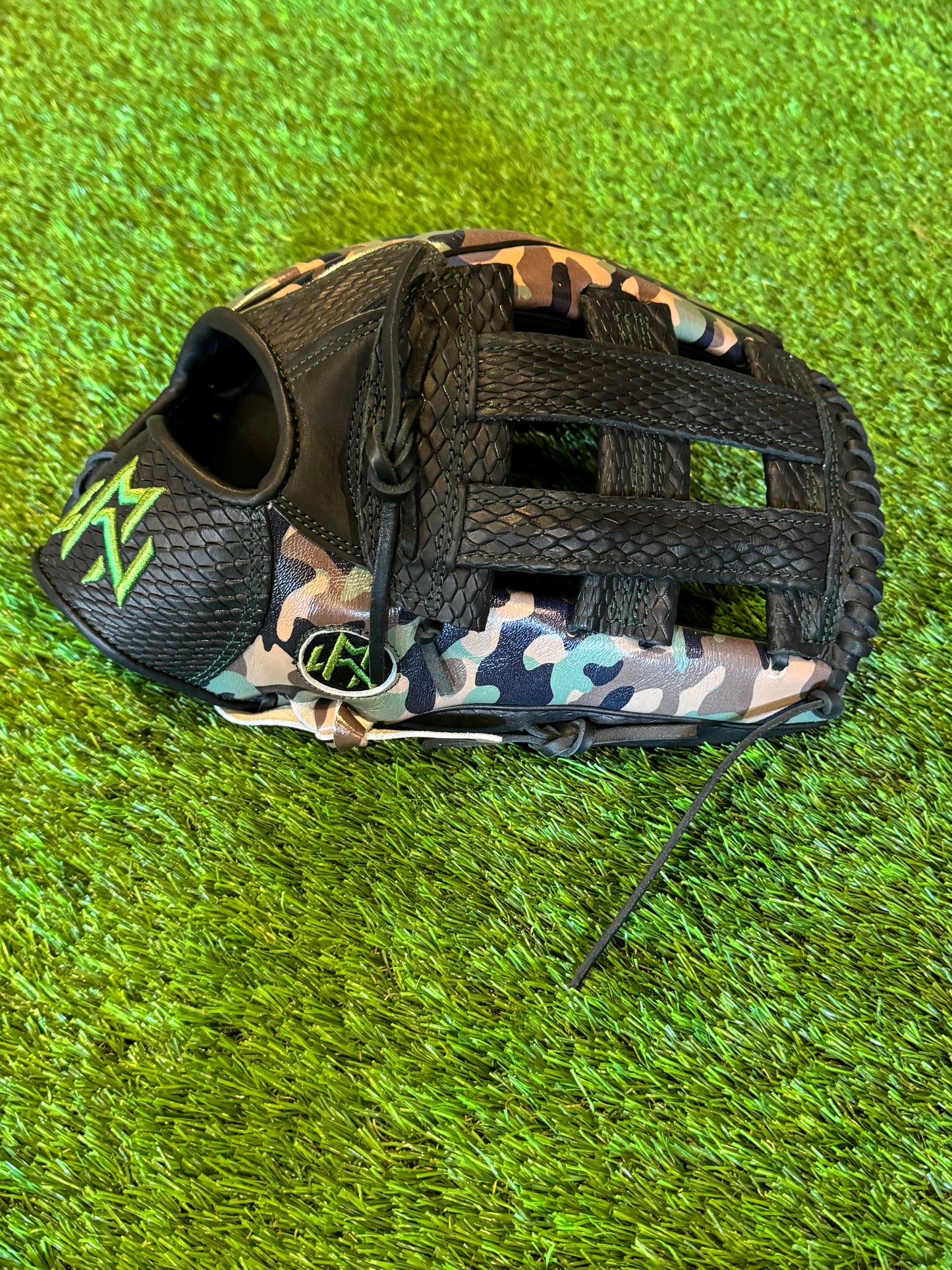 Wicked Mitts “Invader” Softball Glove